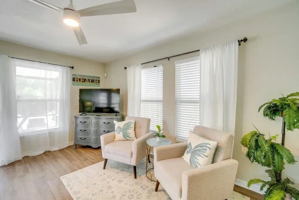Walk to the Bay: Pet-friendly Oasis in Sarasota!