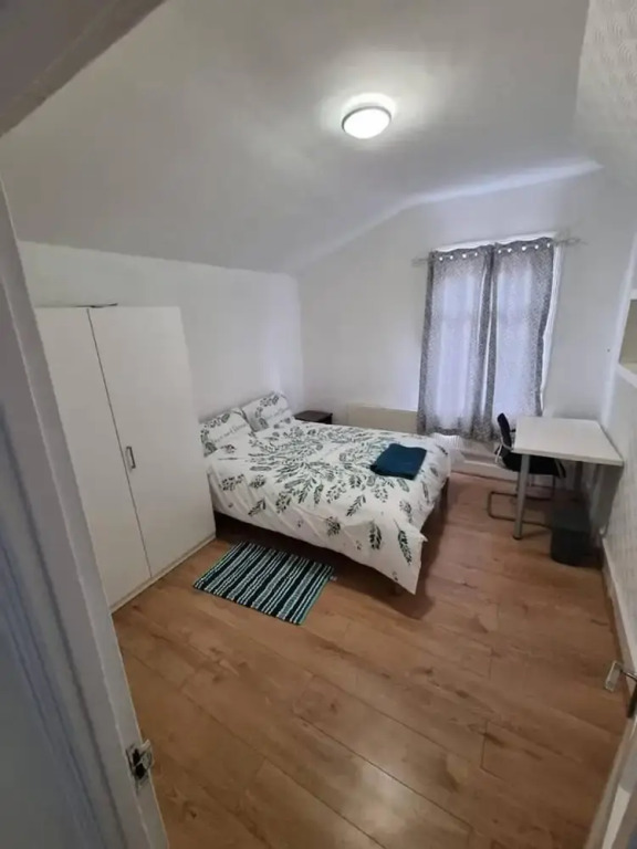 Lovely 5-bed House in London