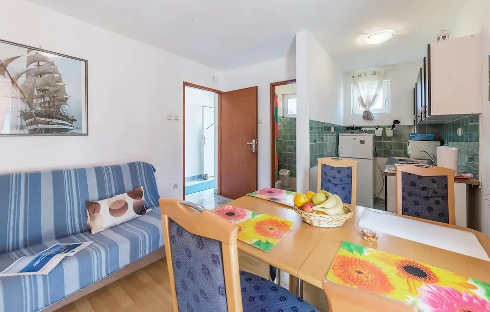 Amazing Apartment in Fazana With Wifi and 2 Bedrooms