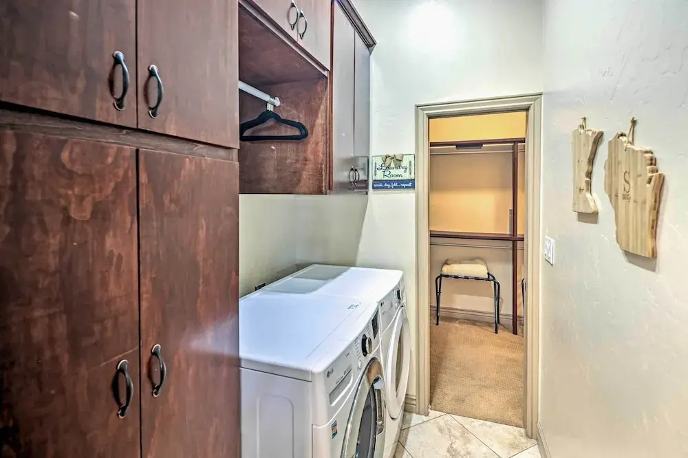 Luxe Retreat w/ Lake Havasu View & Pool!