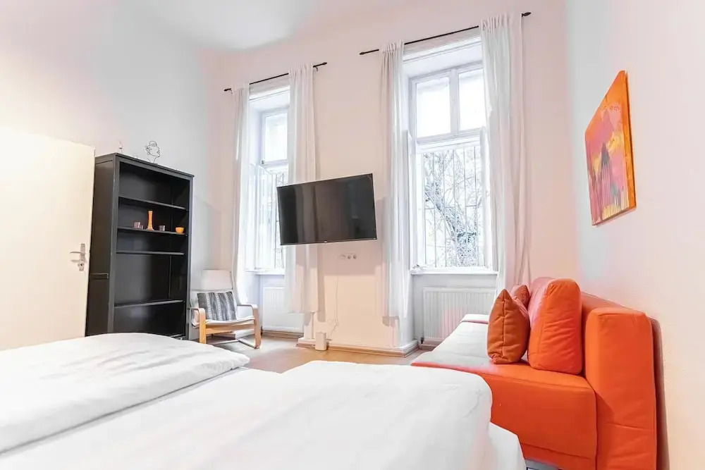 Cozy 2BR Apt With Great Connectivity