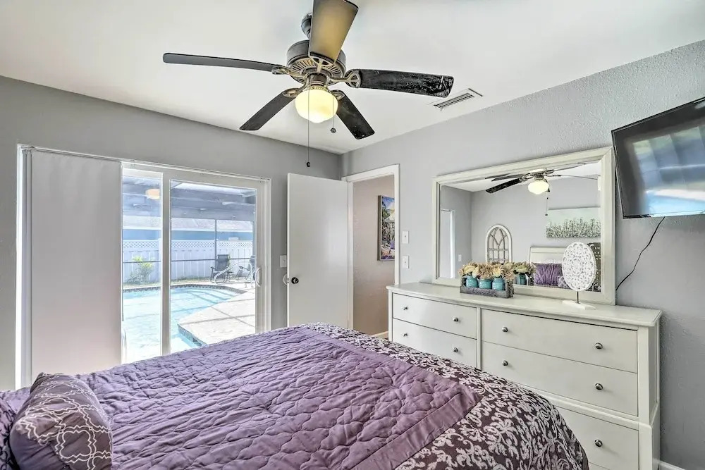 Lavish Holiday Home w/ Lanai & Heated Outdoor Pool