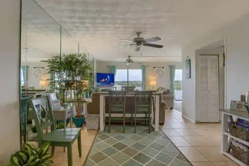 Bayshore Yacht & Tennis Club Luxury Condominiums