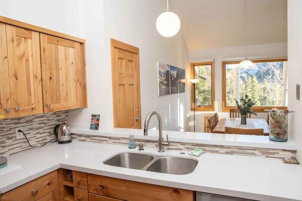 1622 Quicksilver 2 Bedroom Townhouse by RedAwning