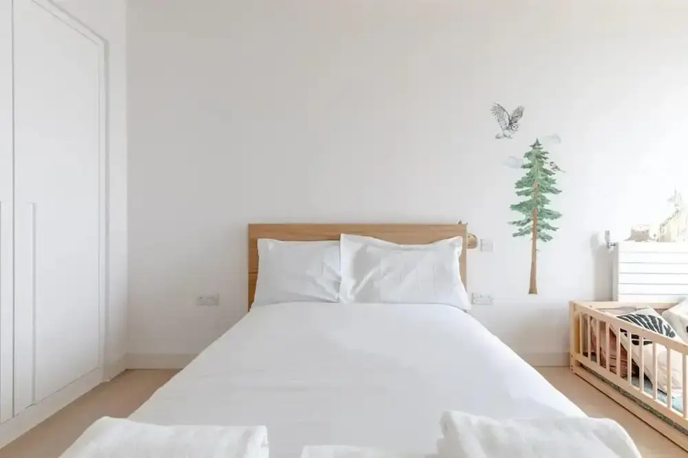 Charm & Convenience 3 Bed Near Excel London