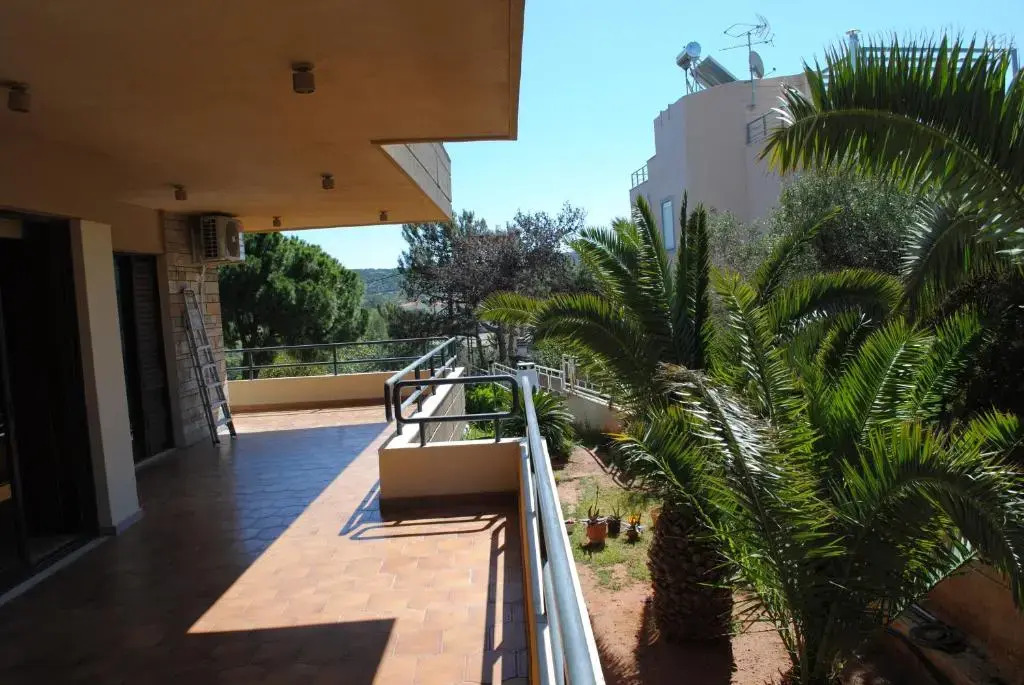 Sunny Beach Apartment Near Sounion