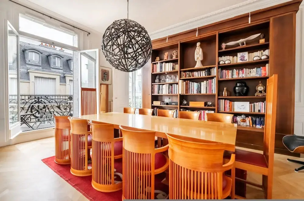Prestigious Apartment Near the Trocadero
