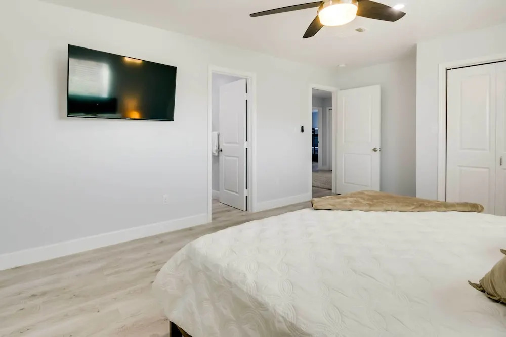 Spacious San Jacinto River Home w/ Waterfront Deck