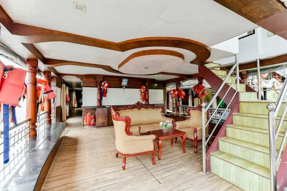 OYO 23482 Sht Symphony Premium Sharing Houseboat