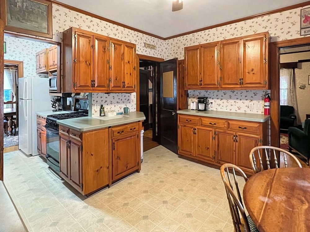 Kurtz Cottage - Y856