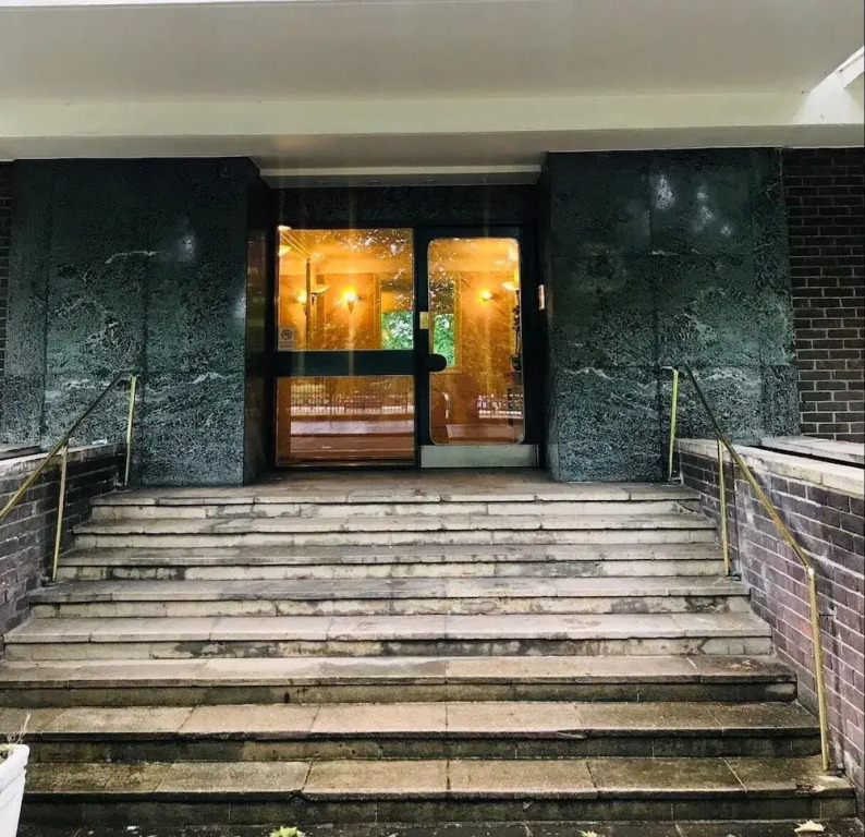 Clarendon Place Apartment