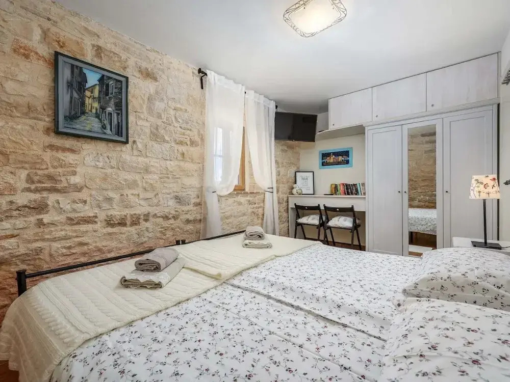 Lovely Stone House With Private Swimming Pool