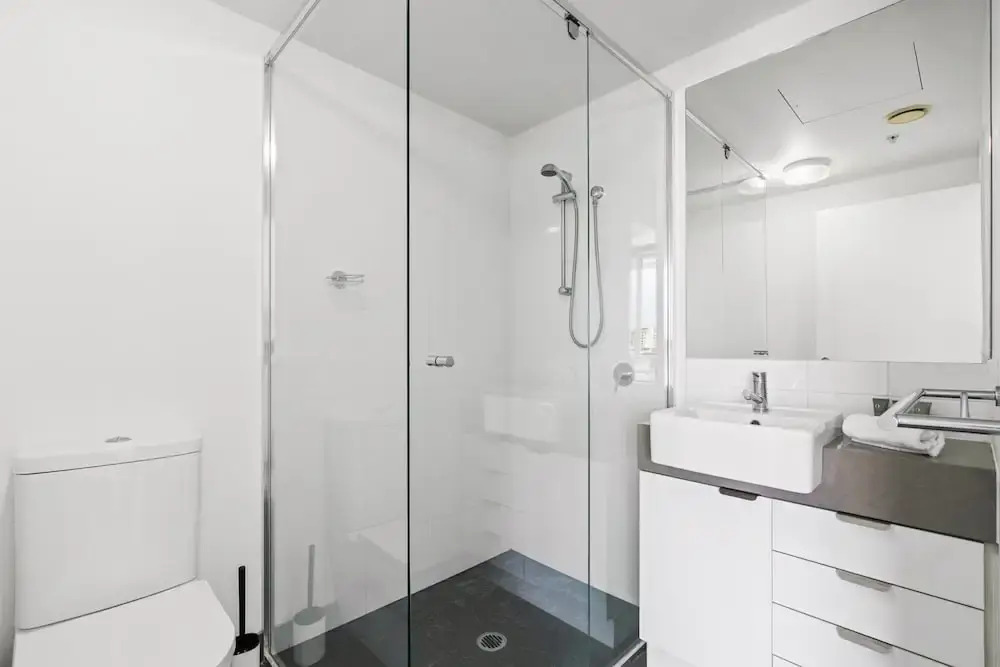 Chic 1 Bed Inner-city Retreat With Pool and Views