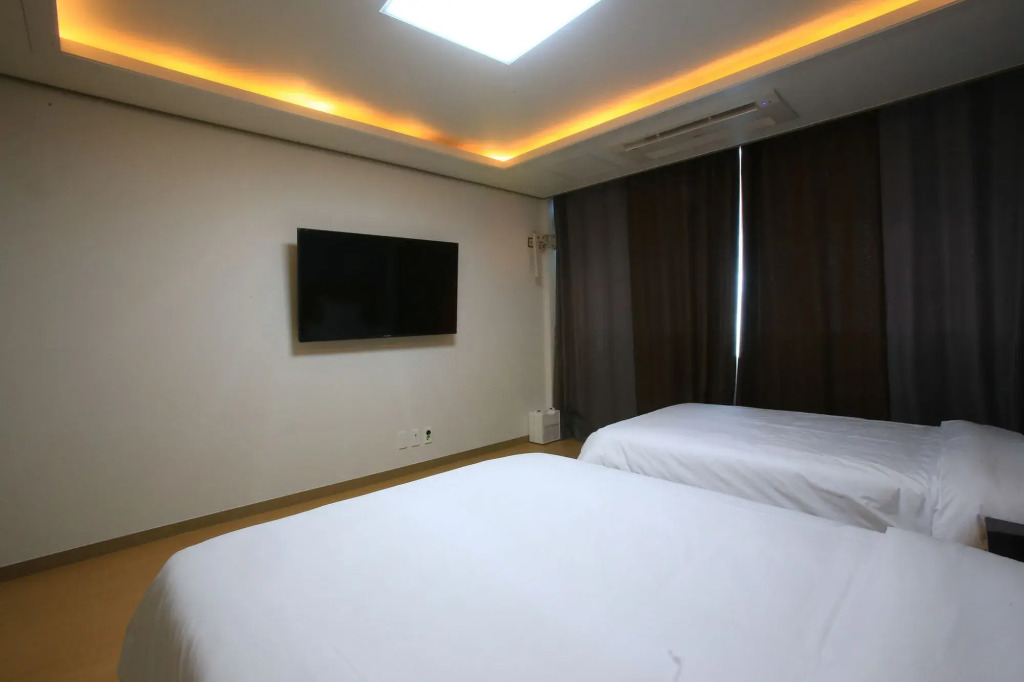Line Hotel