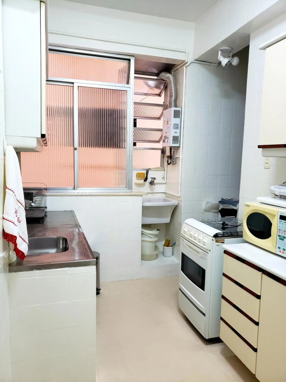 Apartamento COPACABANA REFORMADO - 400m da PRAIA, 2 QUARTOS, Portaria 24h, Wi-Fi, Ar condicionado, Cozinha Completa, Churrasqueira no prédio