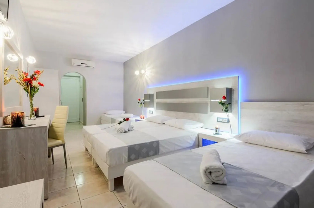 Savvas-Deval Hotel