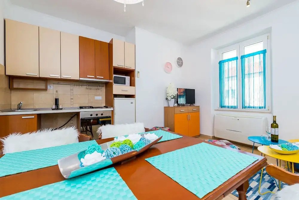 Apartments & Room Frane