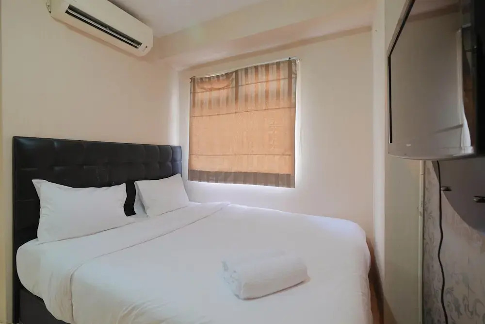Emerald Functional 2BR Apartment Gading Nias