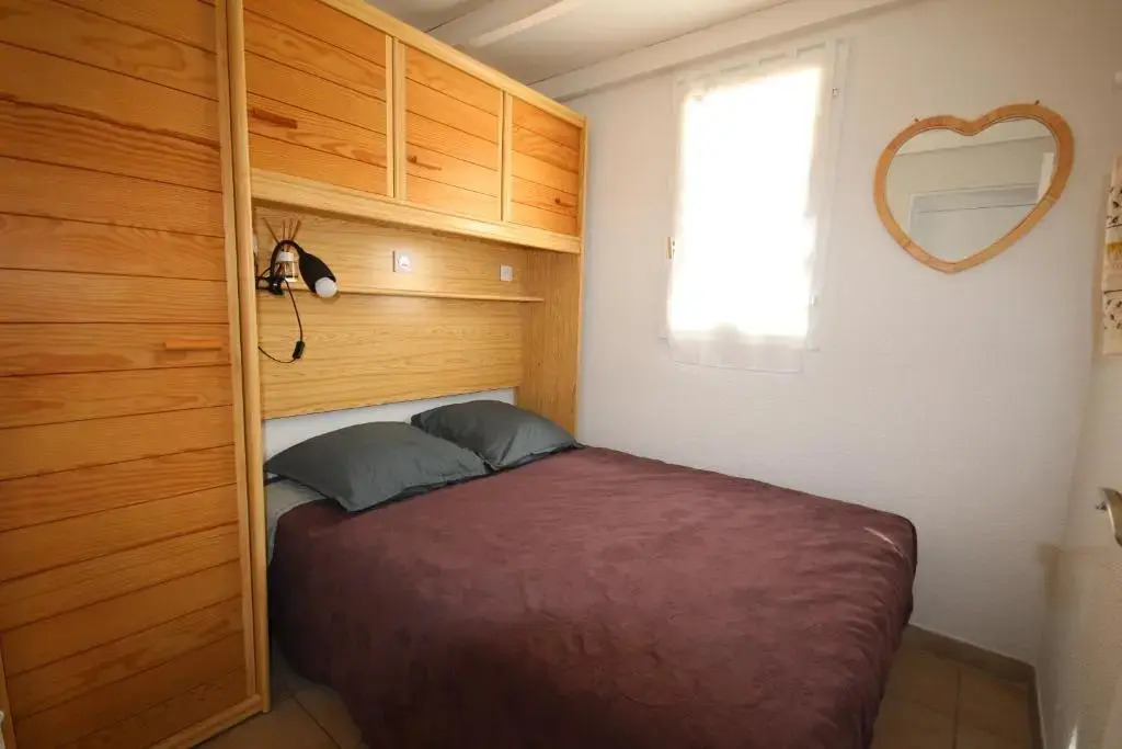 Belle Maison dangle renovee, sejour climatise, residence avec piscine commune , 4 couchages , 400m de la plage de PORTIRAGNE LRJP121