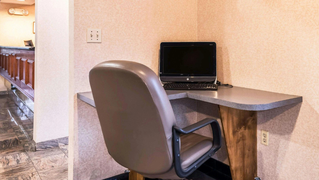 Studios and Suites 4 Less Emporia