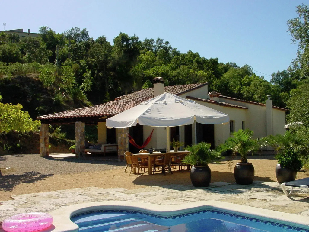 Poolside Villa near the Coast