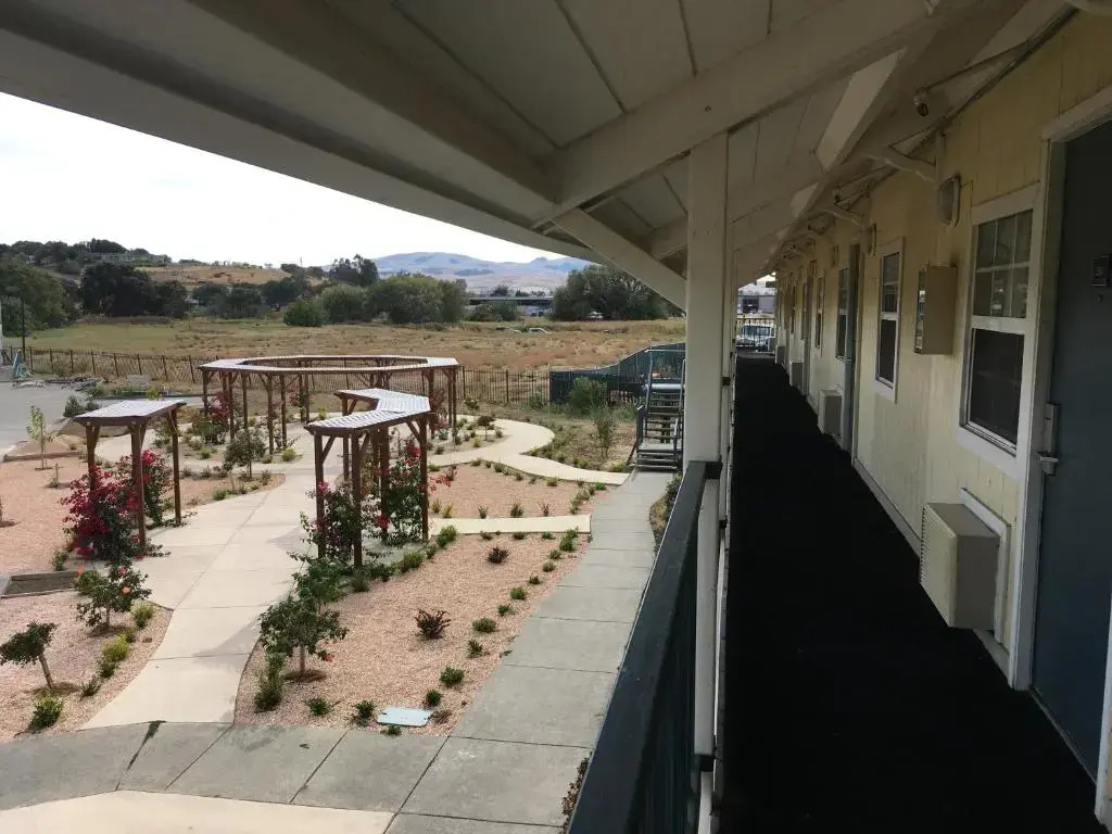 Econo Lodge Inn & Suites