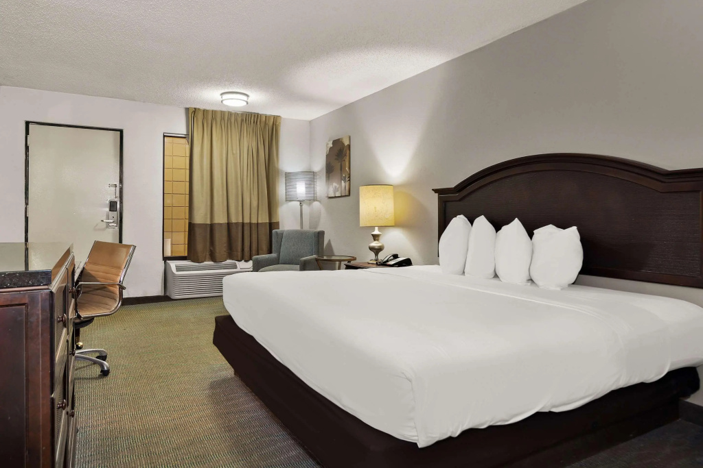 Rodeway Inn Lumberton Central