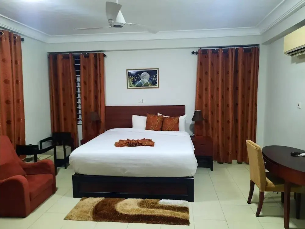 Efua Anoah Hotel & Apartment