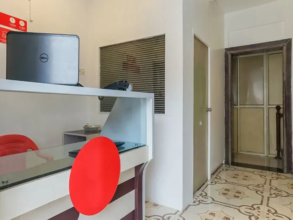 OYO 19677 Hotel Gurukrupa