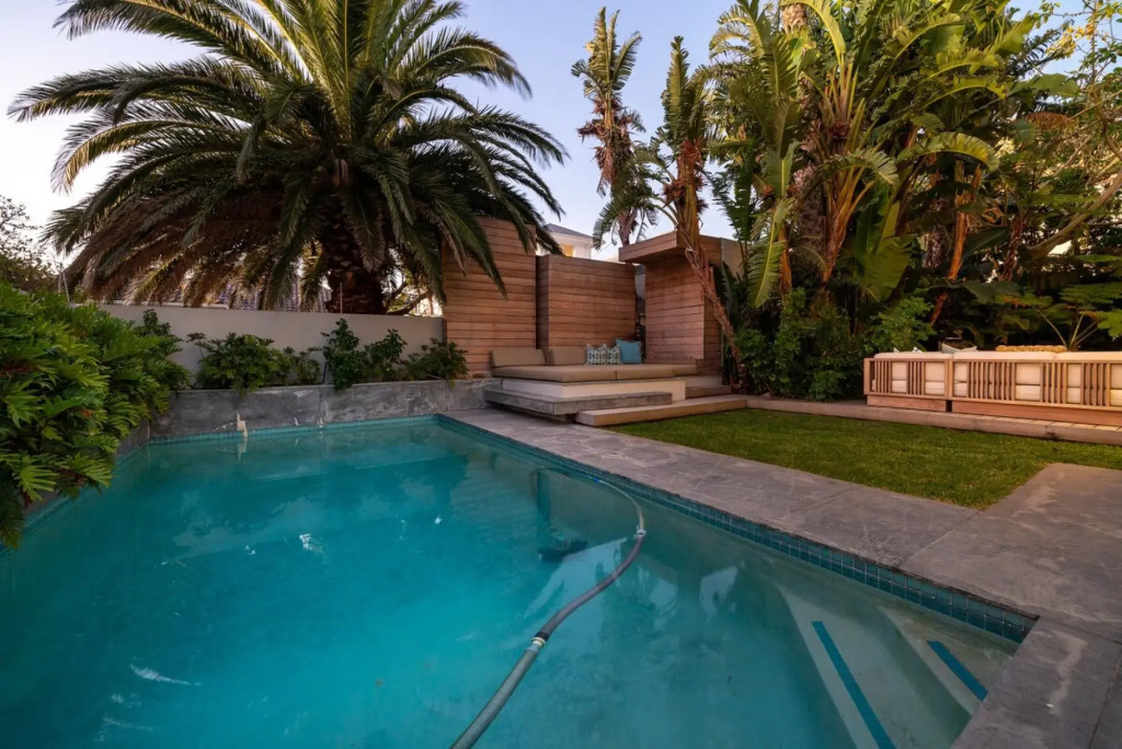 Amara Lincoln - 100m From Camps Bay Beach