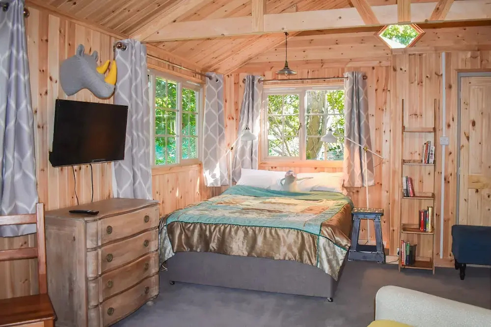 Rustic Cabin Getaway in Brighton