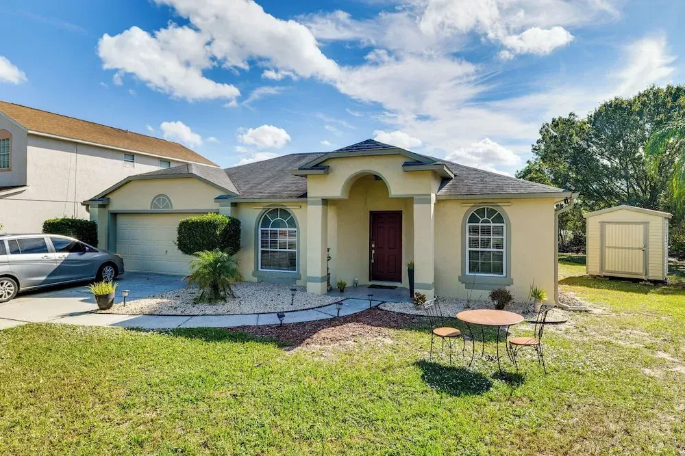 Lakefront Home w/ Poolside Lounge 11 Mi to Disney