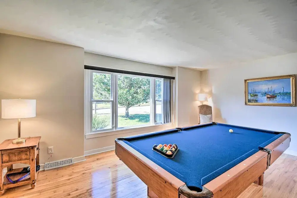 Spacious Chesapeake Home w/ Pool Table