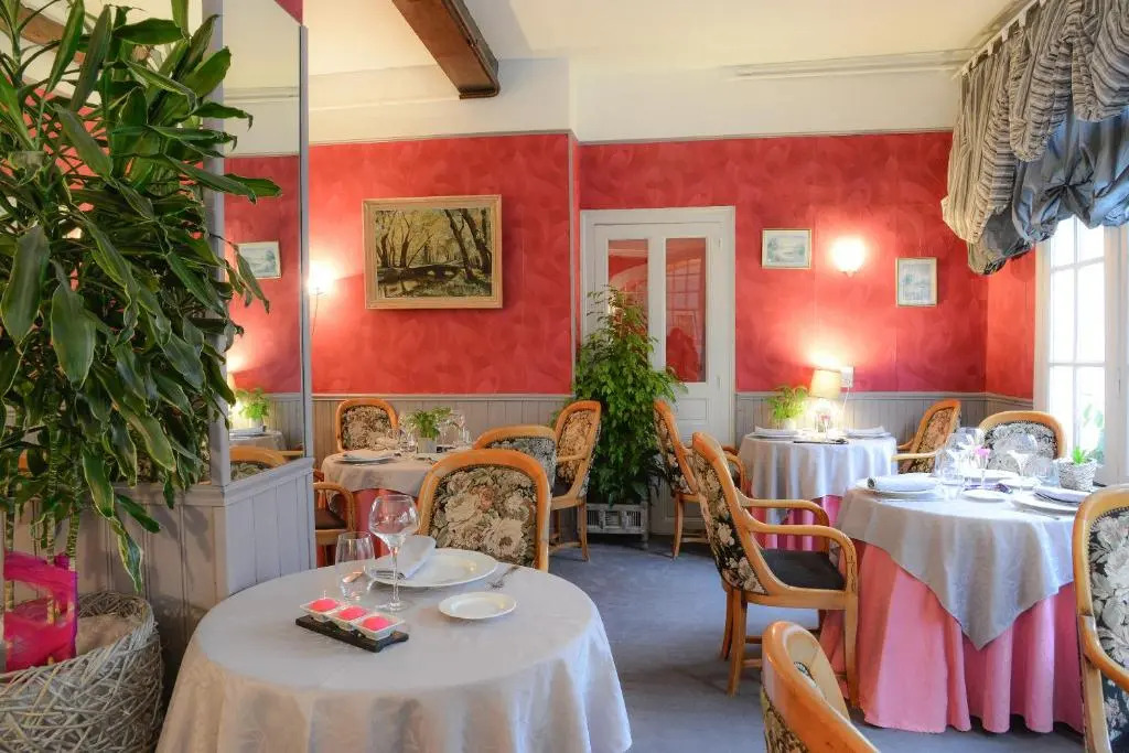 Logis Hôtel et Restaurant du Dauphin