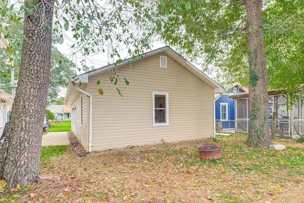 Cozy Cottage Just 2 Blocks From the River!
