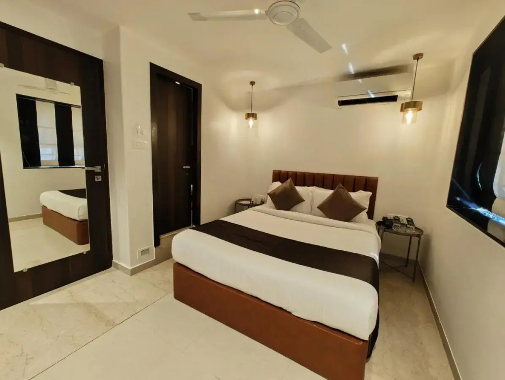 The Majlis Hotel - Near Taj Hotel Colaba