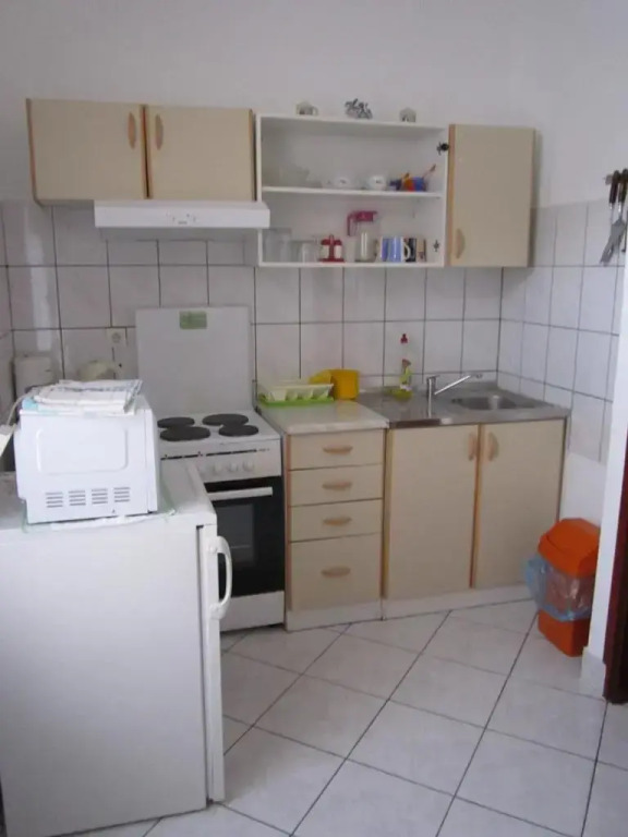 Apartment Ćelić with Terrace