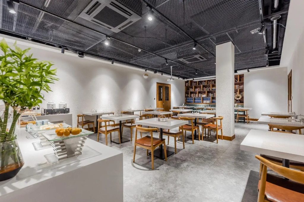 Home Inn Plus Shanghai Caoyang Meiling North Road Metro Station