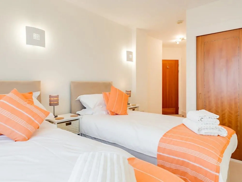 Riva - sea views- 180-Degree Panoramic Views from Balcony