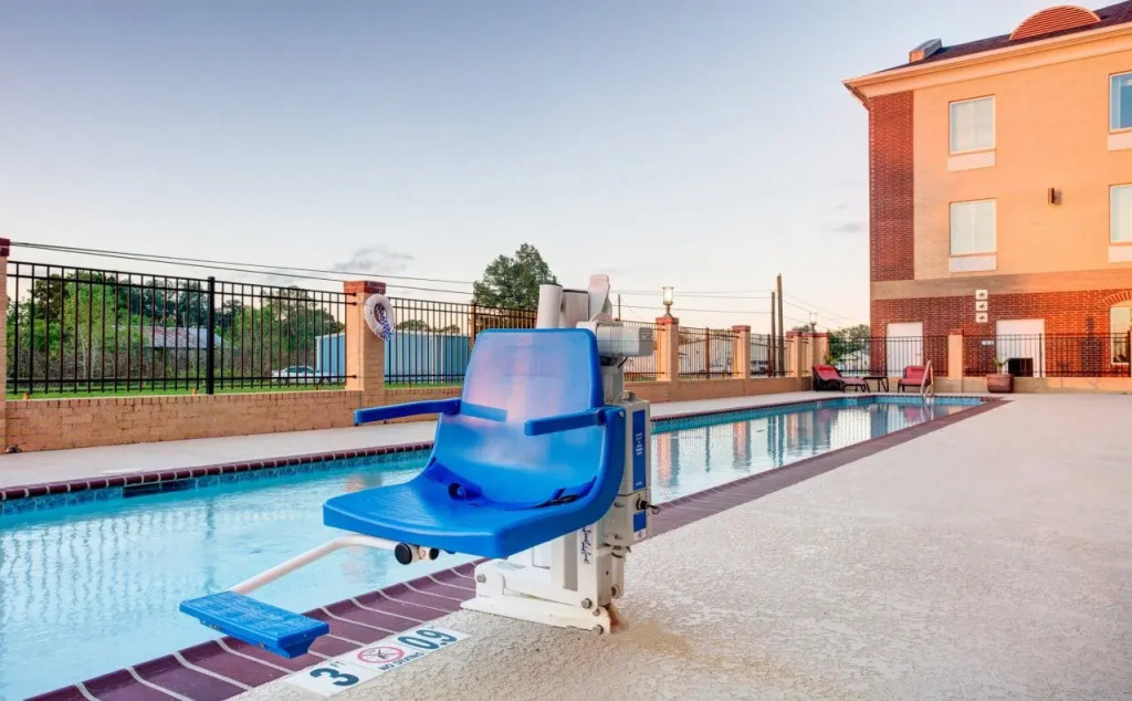 Holiday Inn Express and Suites Raceland - Highway