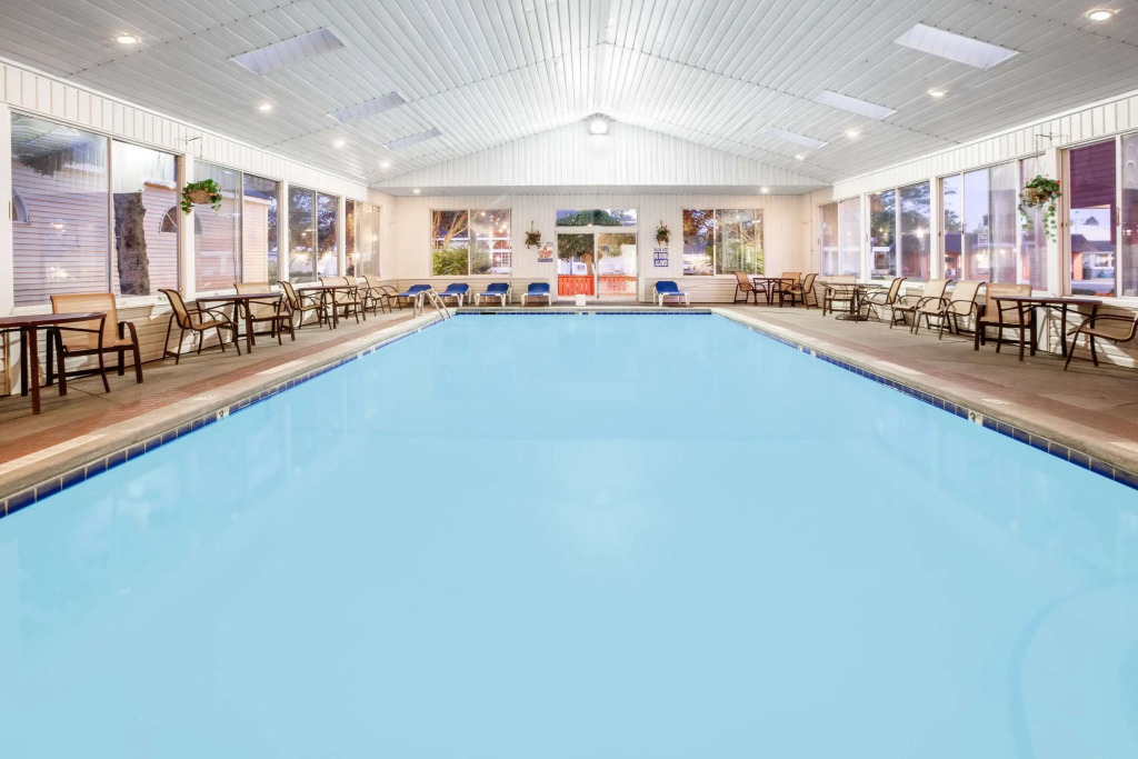 Super 8 Beachfront by Wyndham Mackinaw City, MI