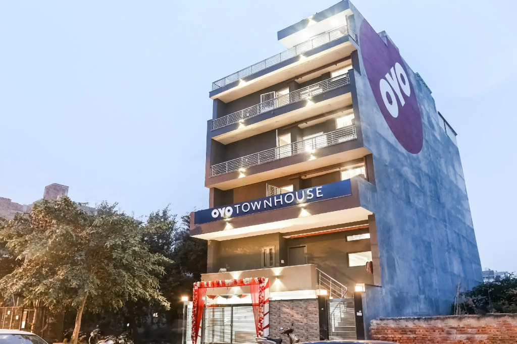 Townhouse Rohini Sector 23