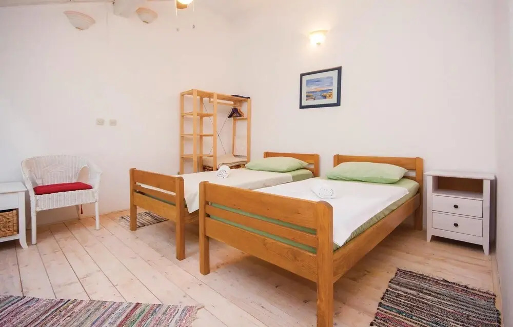 Amazing Home in Lozovac with Hot Tub, WiFi & 4 Bedrooms