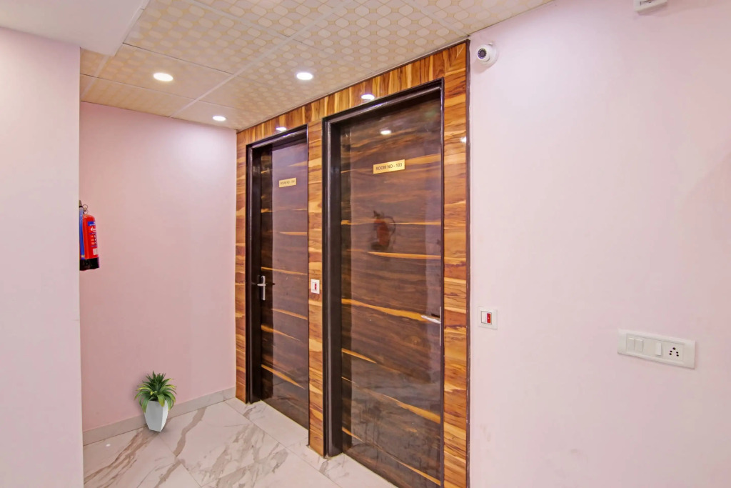 Super Hotel O Rishabh Inn
