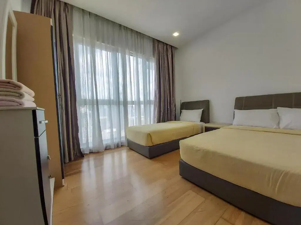 Regalia Residence KLCC View by iLuxHome