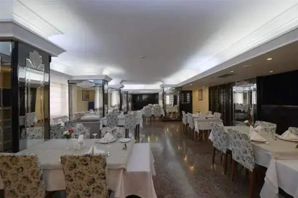 Almer Hotel