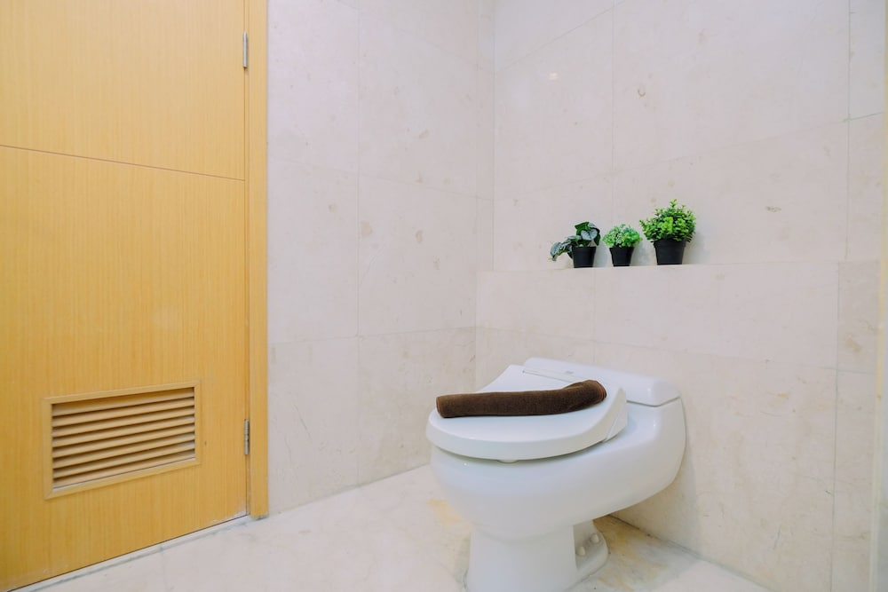Spacious Grey 2Br At Capitol Suites Apartment