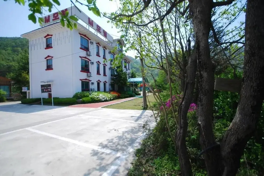 M Motel