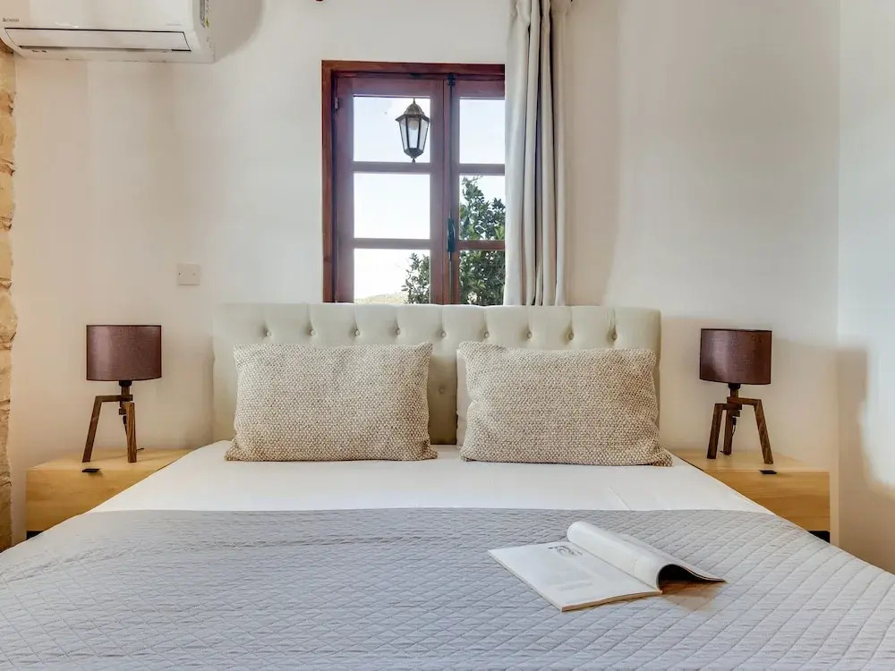 Spacious 7-bdr Villa With Pool & Sea View