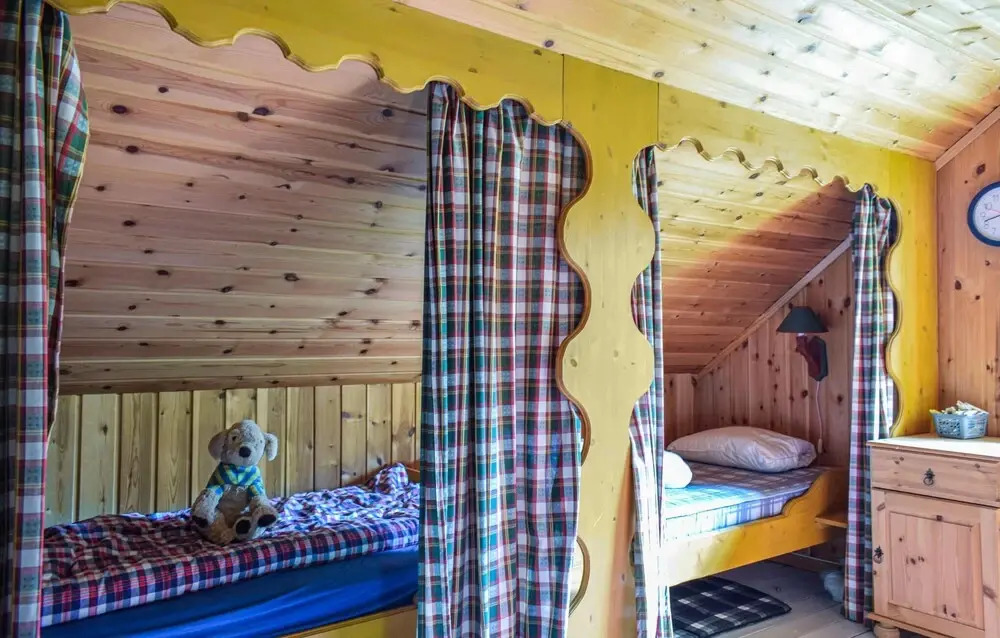 6 Bedroom Beautiful Home In Vossestrand